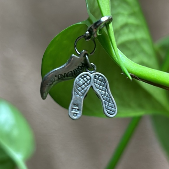 Sterling Silver Portland Oregon Flip Flop Beach Travel Charm Keychain Flair 925 - Picture 4 of 8